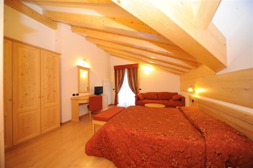 Hotel Canada Pinzolo Pokoj fotografie