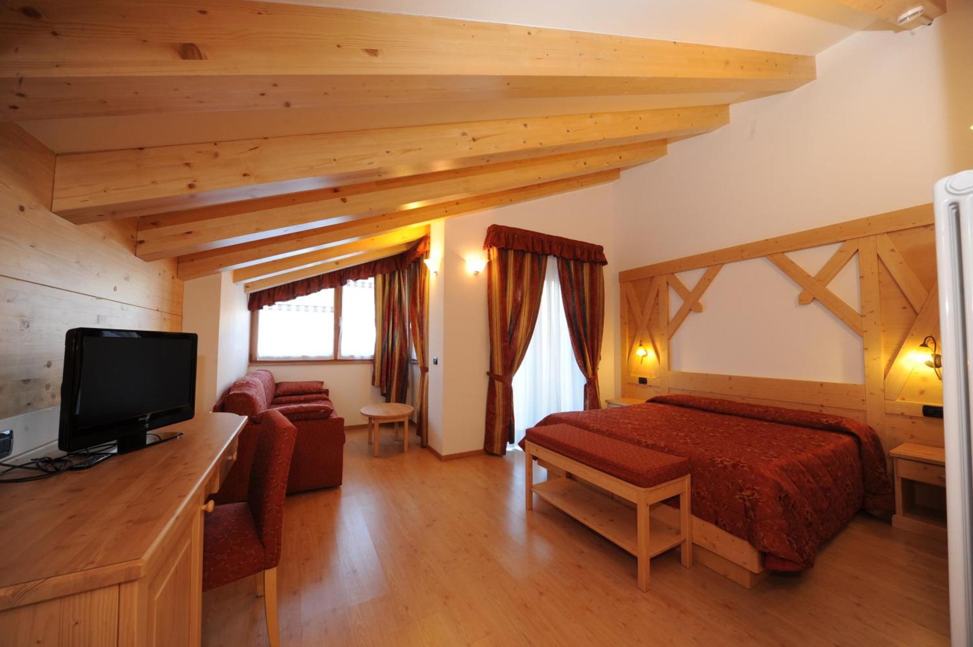 Hotel Canada Pinzolo Exteriér fotografie