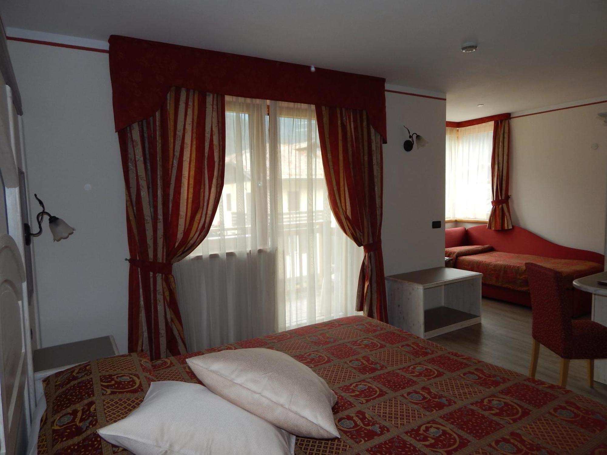 Hotel Canada Pinzolo Exteriér fotografie
